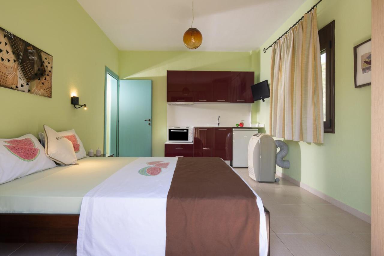 Niriides Hotel Porto Koufo Exterior photo