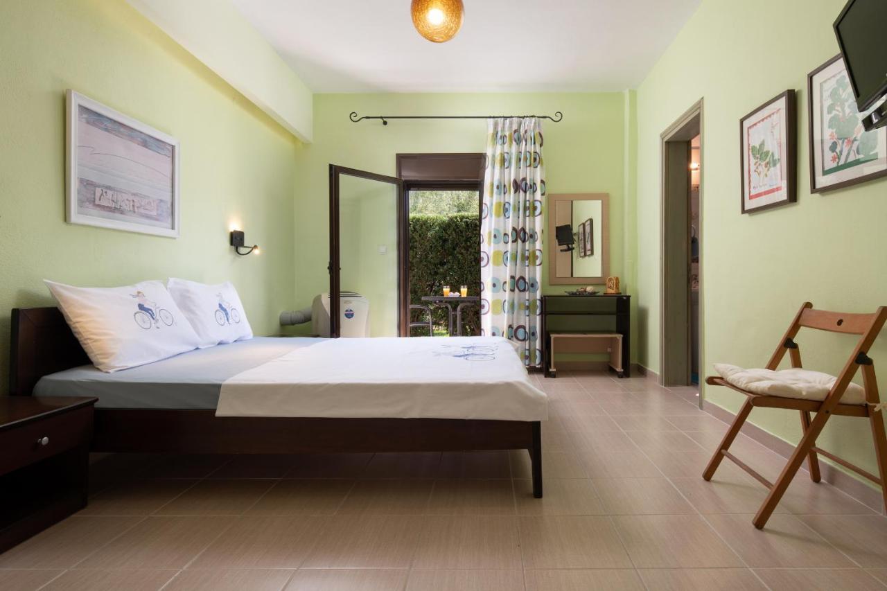 Niriides Hotel Porto Koufo Exterior photo