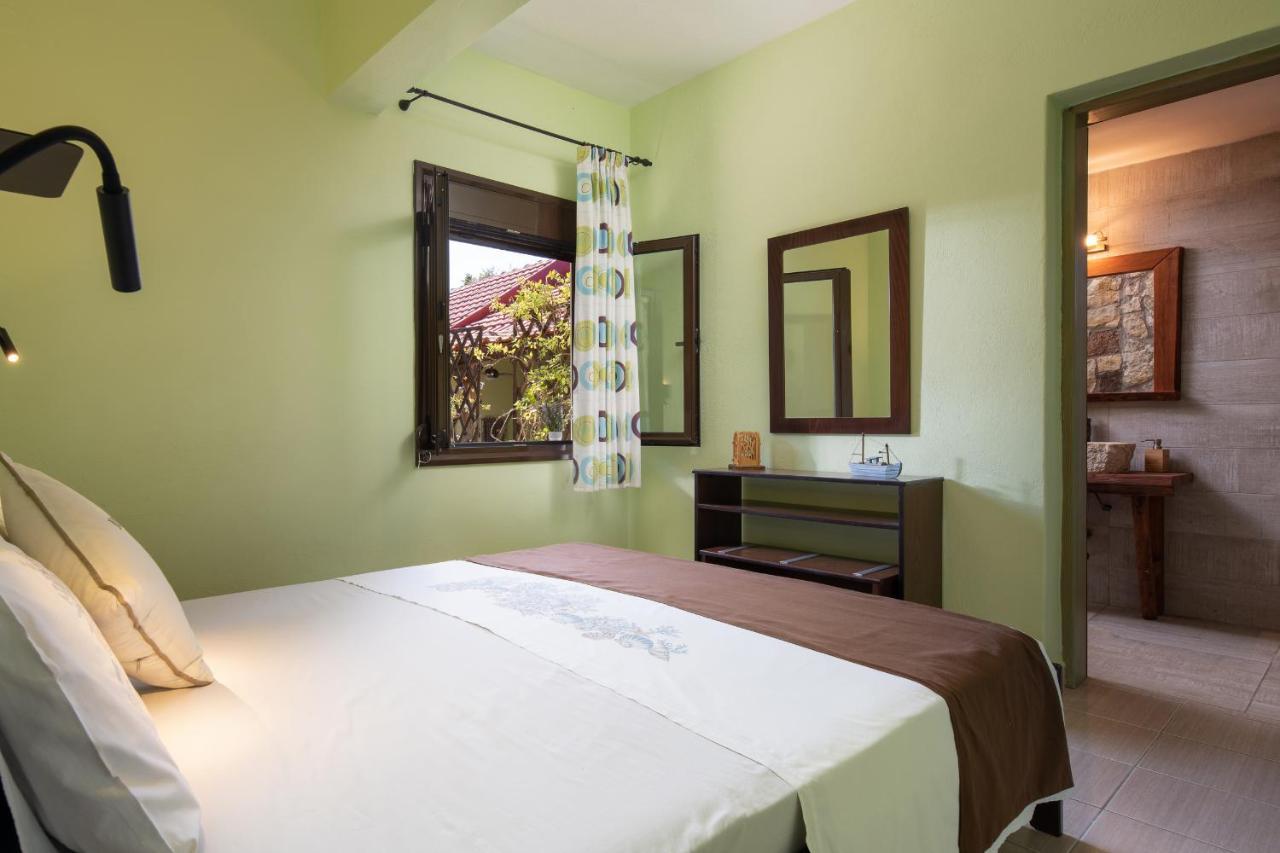 Niriides Hotel Porto Koufo Exterior photo